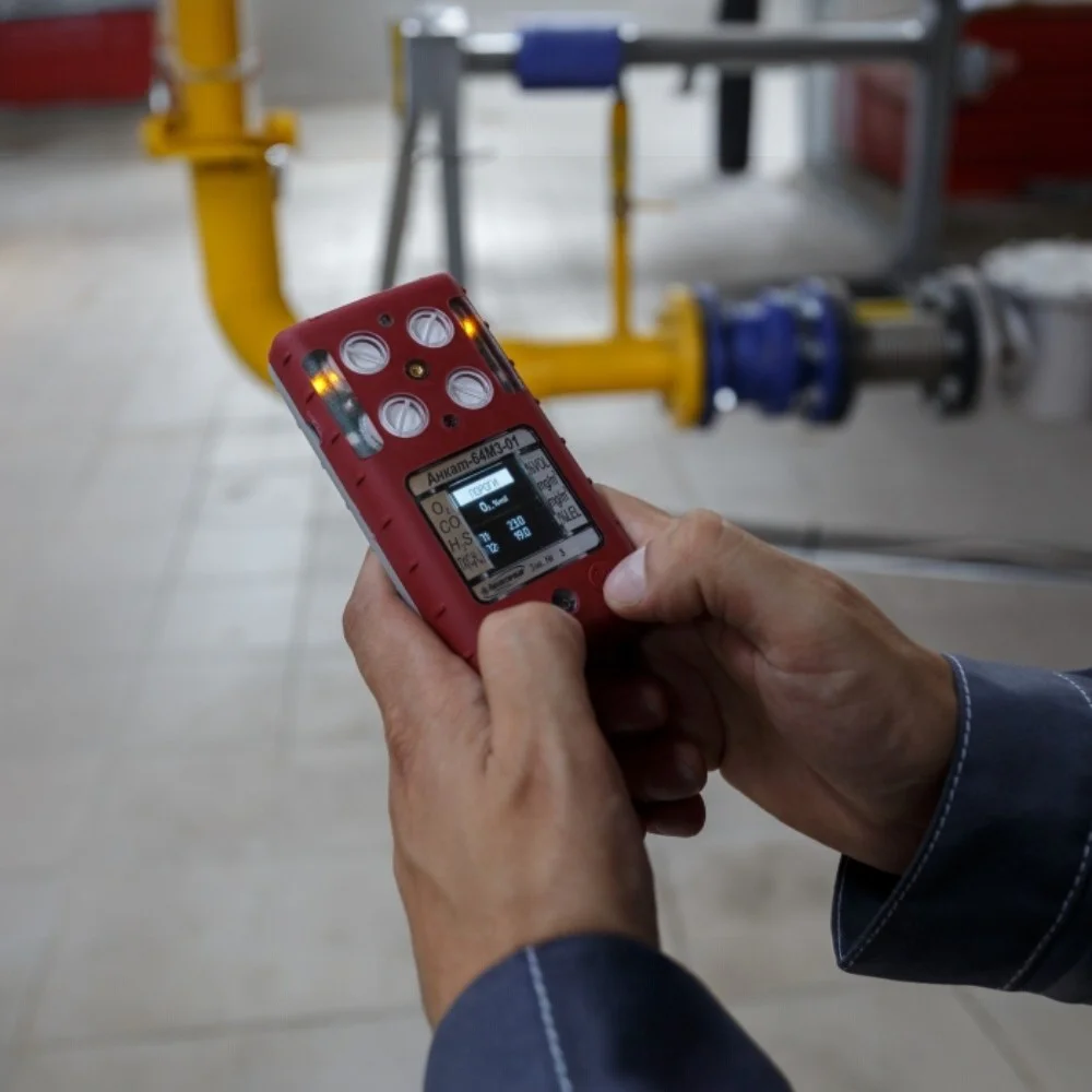 АНКАТ-64М3.2-34-У - индивидуальный многокомпонентный газоанализатор горючих и токсичных газов
